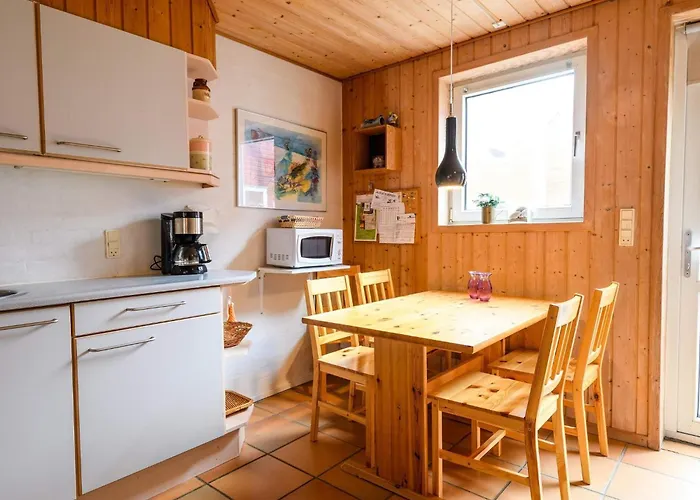 4 Person In Fano-by Traum *