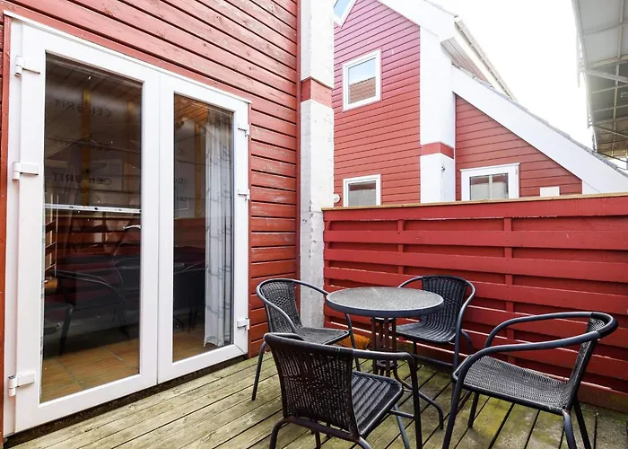 4 Person In Fano-by Traum